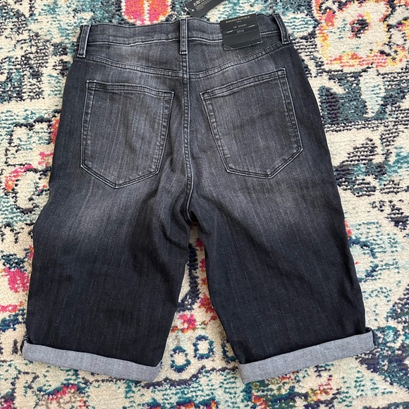 NWT Banana Republic Factory Bermuda Black Wash Jean Short Sz 4 - Picture 2 of 5